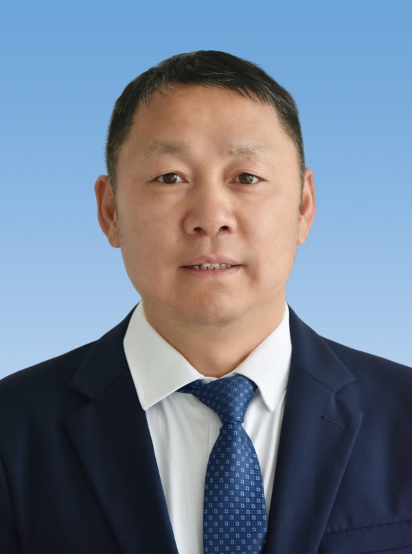 徐学法　初中部校长